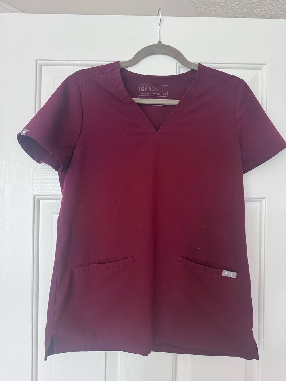 Figs Women's Casma V-Neck Scrub Top in Burgundy